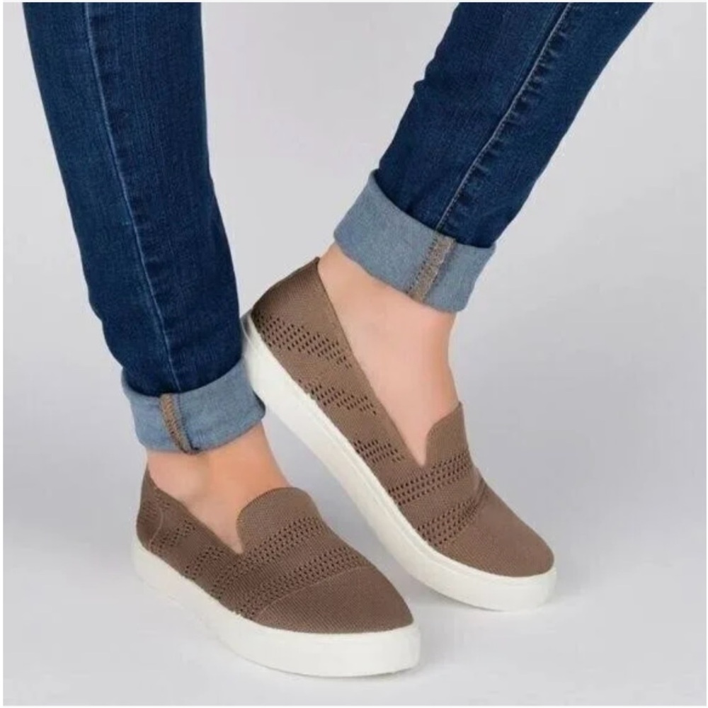 Journee Collection Wmn Meika Tru Comfort Foam Knit Slip On Sneakers Taupe 10 NWB